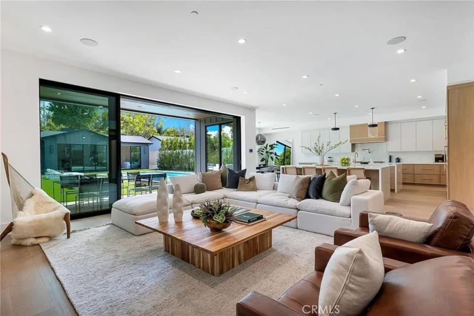 Studio City Luxury 6BR Home with Pool and Theatre House in Studio City