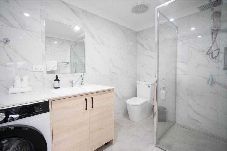 Self-Contained Unit Perfect for Solo or Couple Travelers House in Brisbane