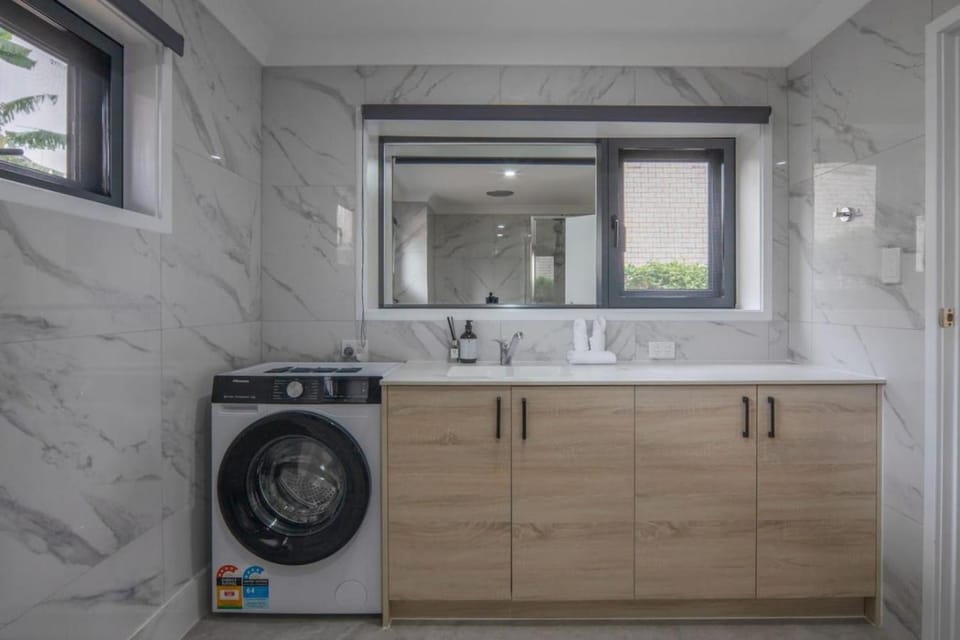 New Self-Contained Unit for Solo or Couple Travelers House in Brisbane