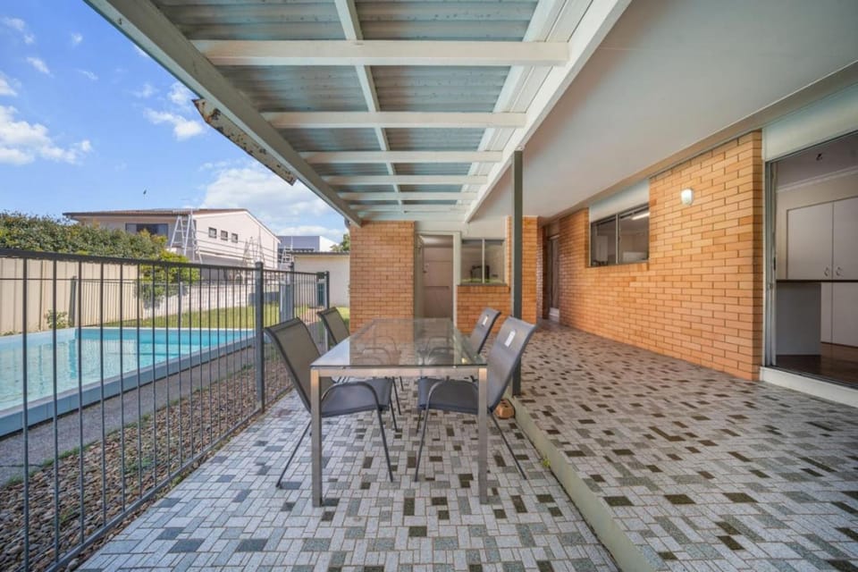 Chic Vibes Oasis Pool and Patio Comfort for Groups House in Brisbane