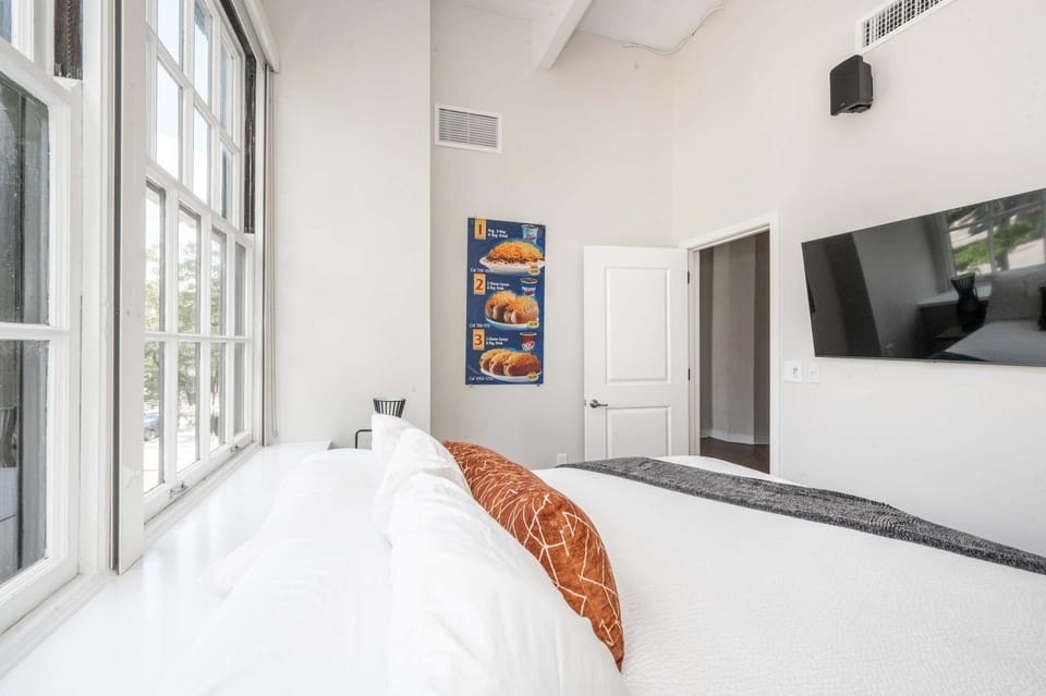 Downtown Cincinnati 2BR Suite, Walk to Reds & Taft Apartment in Cincinnati