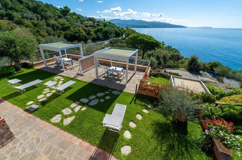 Property building, Balcony/Terrace, Living room, Swimming pool