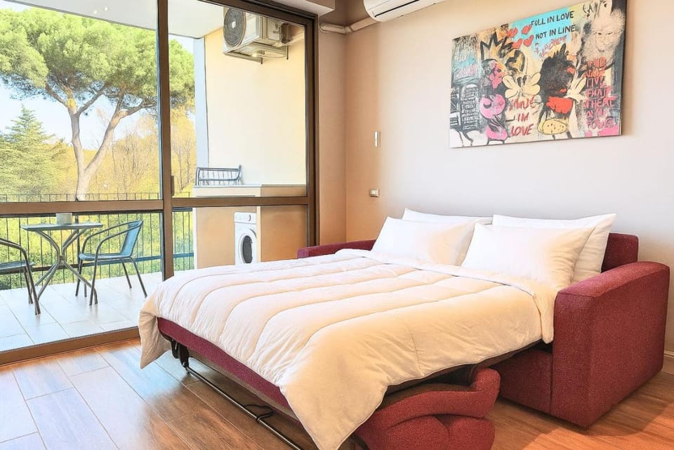Bed, Living room, Photo of the whole room, Seating area, towels