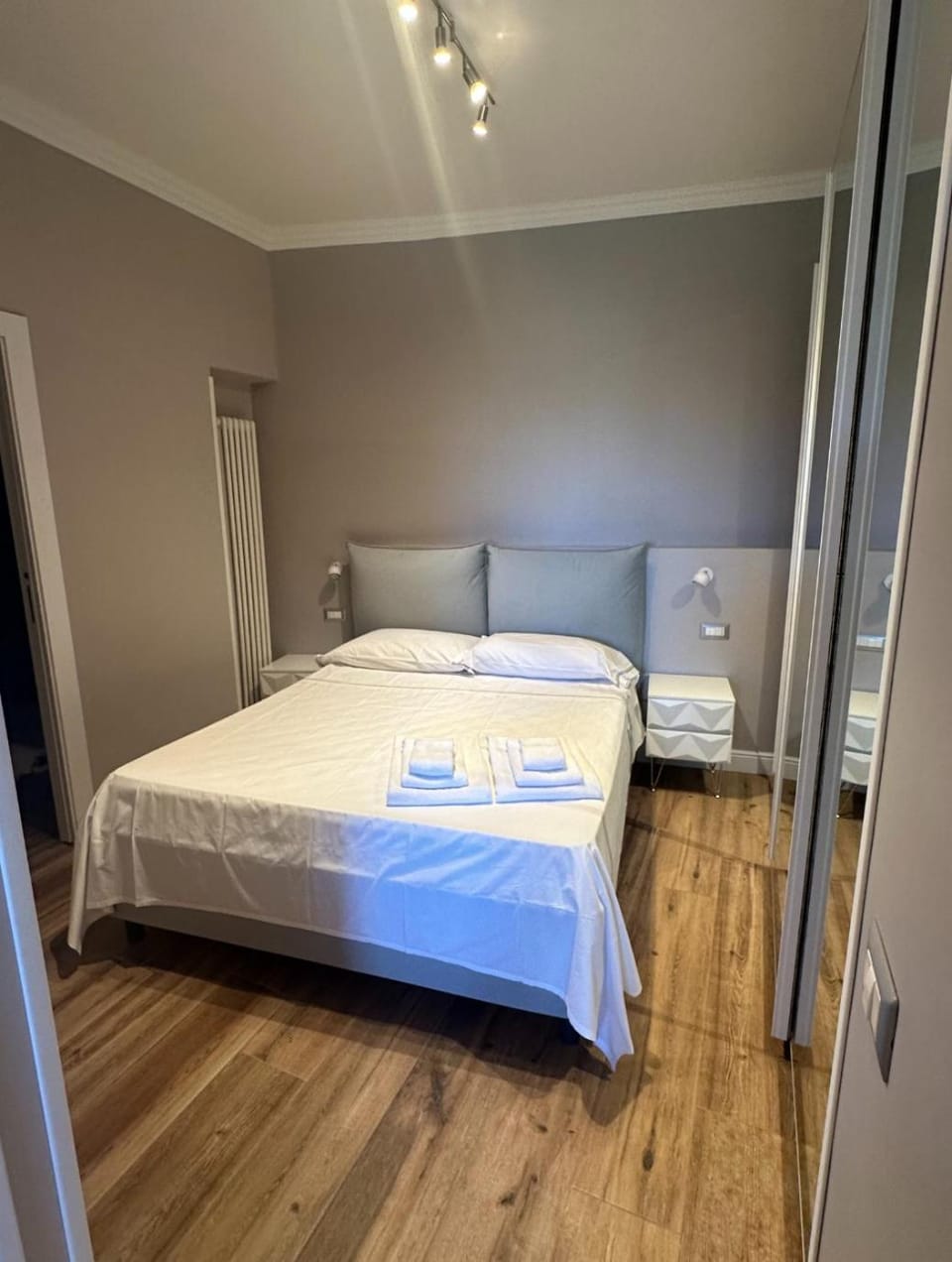 Bed, Photo of the whole room, Bedroom, wardrobe