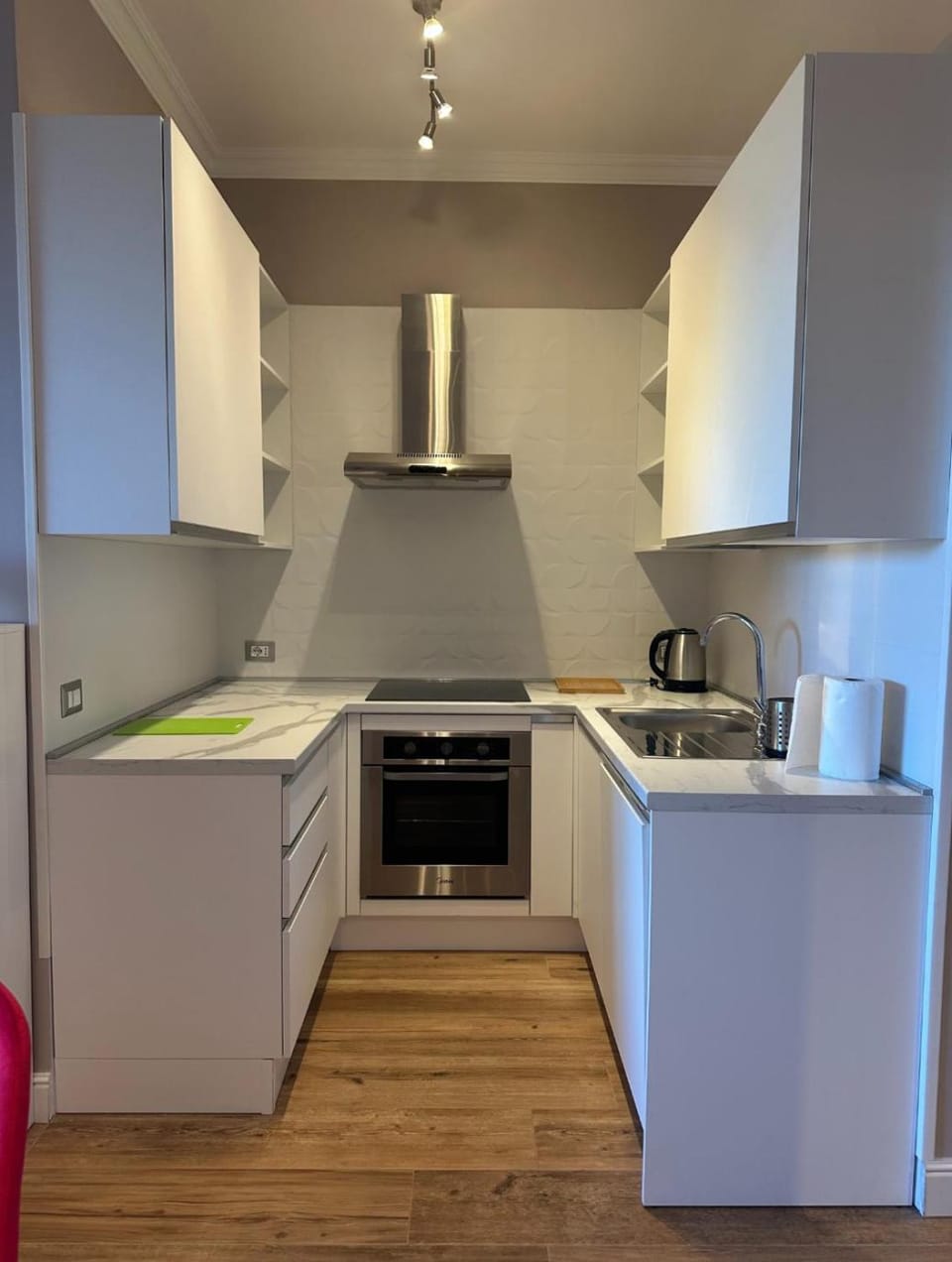 Kitchen or kitchenette, dishwasher, stove