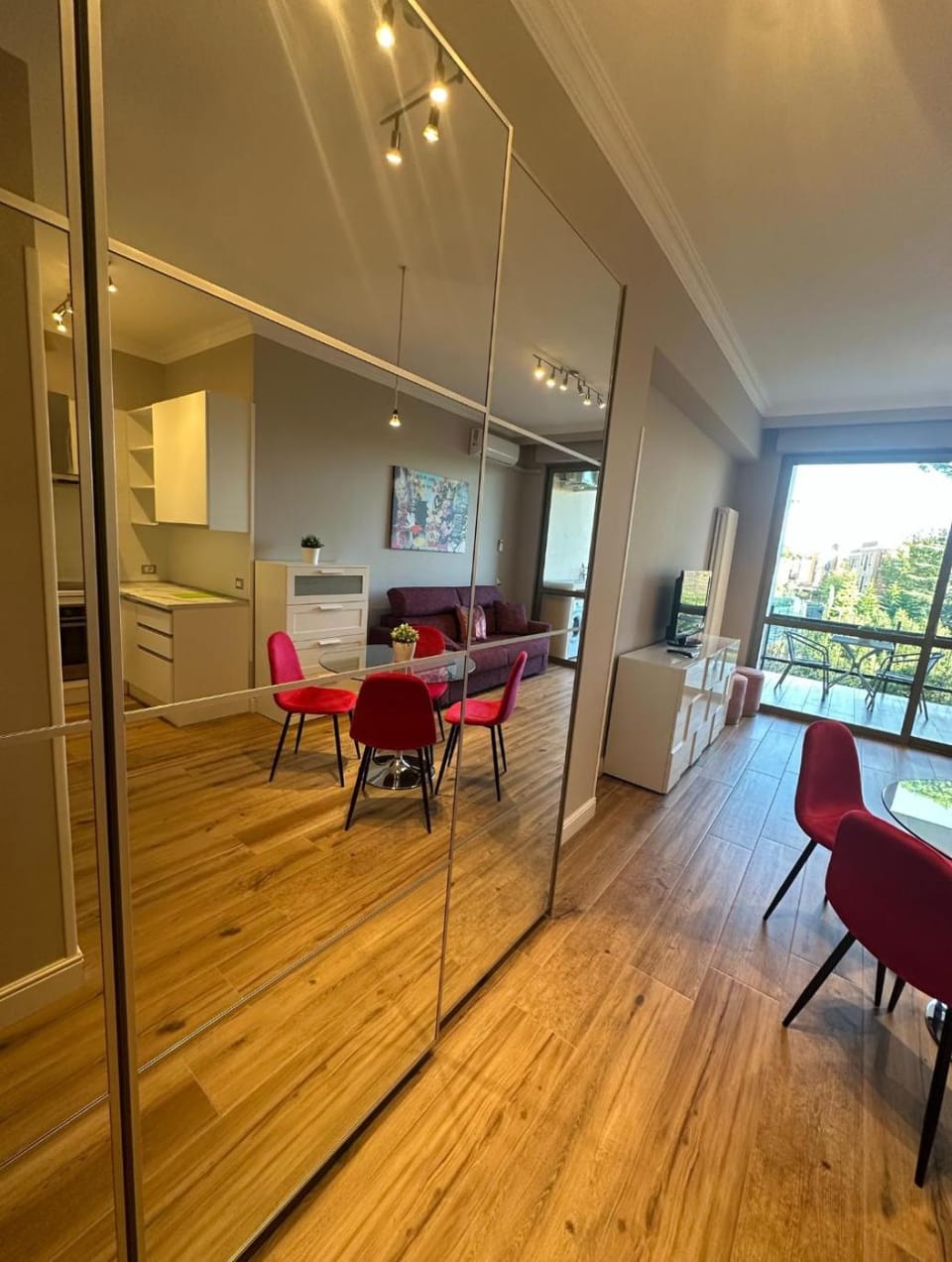 Kitchen or kitchenette, Living room, Seating area, Dining area, oven, stove
