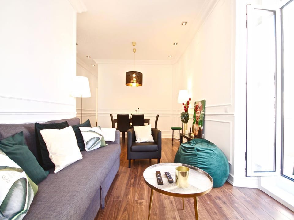 Living room, Seating area, Dining area