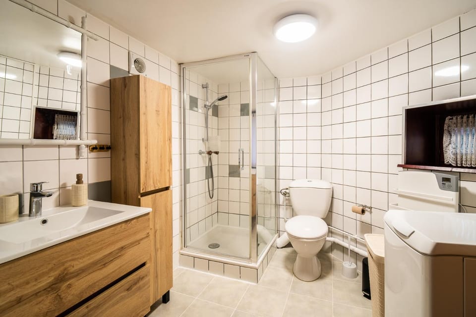 Shower, Bathroom, towels