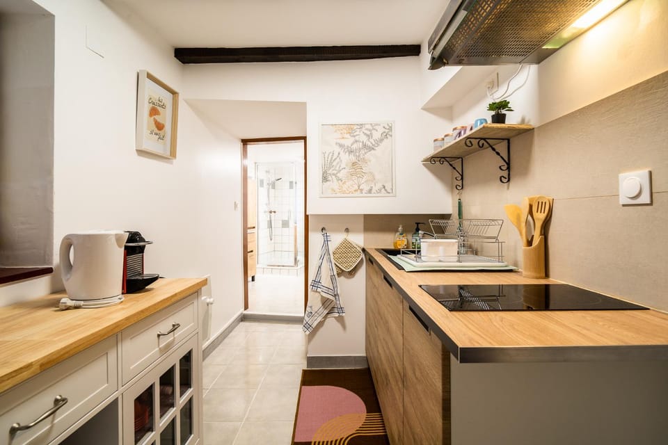 Kitchen or kitchenette, stove
