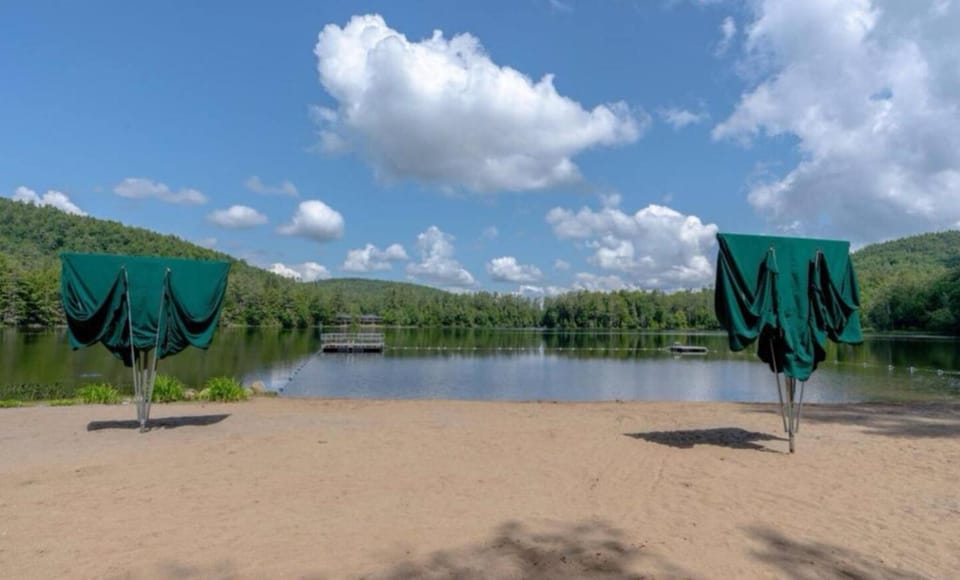 Lakefront Townhome Chestertown "Lakeside Escape" House in Capital District, NY, USA