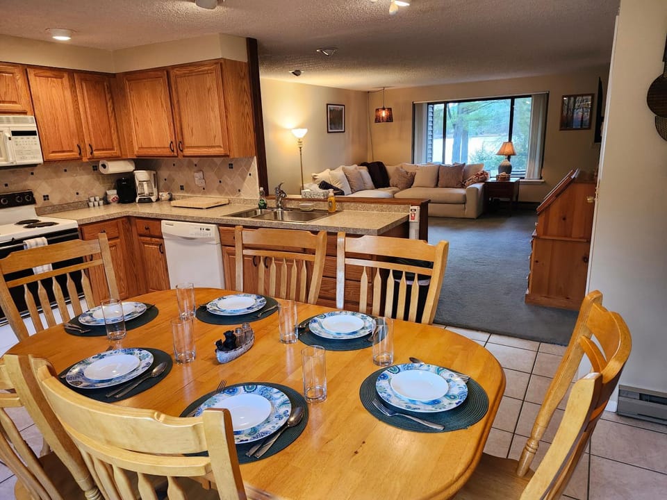 Lakefront Townhome Chestertown "Lakeside Escape" House in Capital District, NY, USA