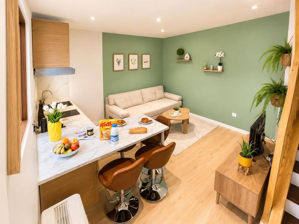Kitchen or kitchenette, Living room, Seating area, Dining area