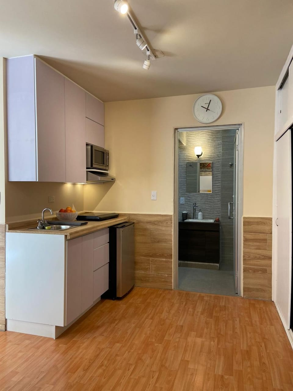 Kitchen or kitchenette, oven, stove