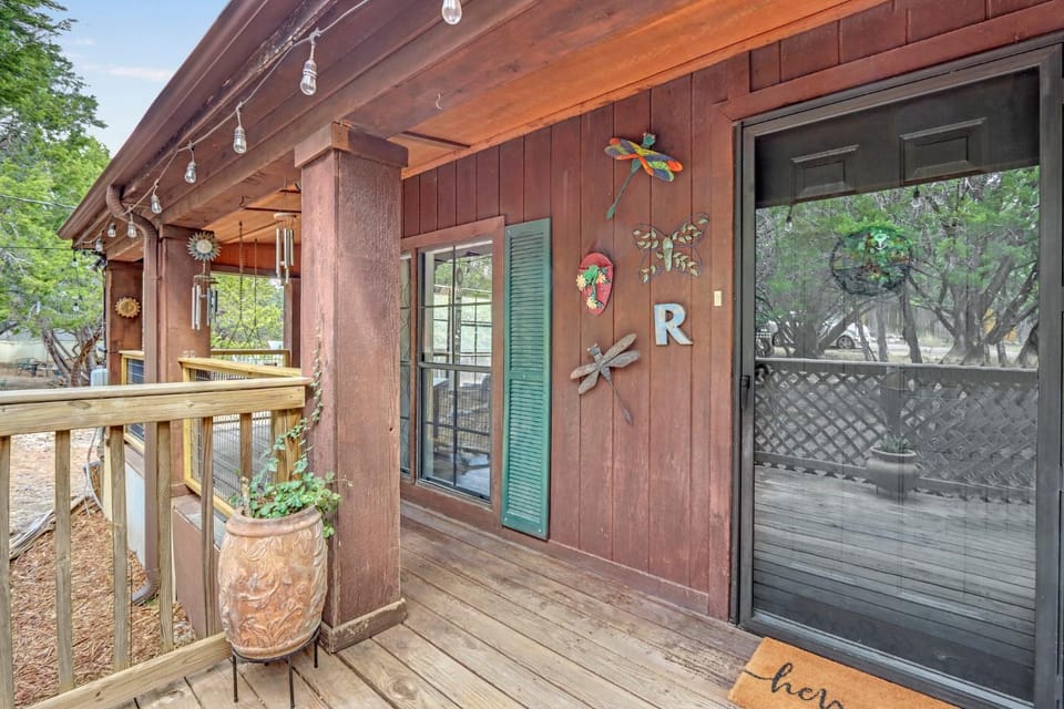 Rustic River Retreat House in Wimberley