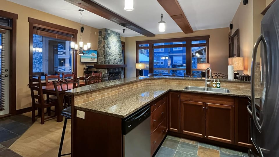 Stonegate Resort Unit C403 Apartment in British Columbia