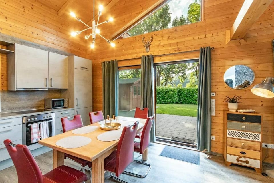 Wellness Lakehouse mit Sauna, Whirlpool in der Natur House in Ahrweiler