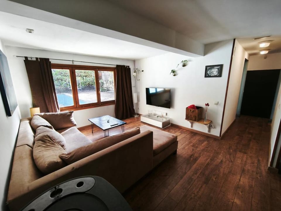 Living room, Photo of the whole room