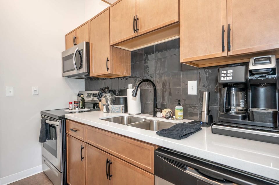 The 333 Suites 301 - Suite for 6 Apartment in Cincinnati