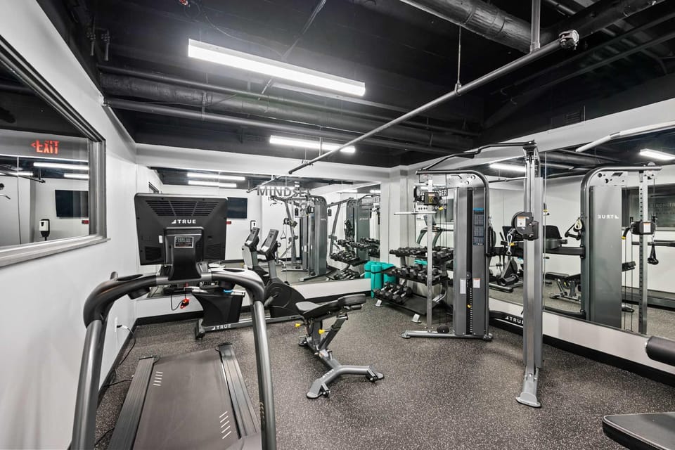 Downtown Cincinnati 2BR, Walk to Reds & Taft Apartment in Cincinnati