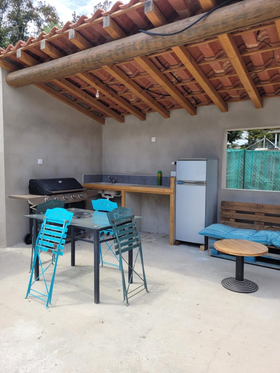 BBQ facilities, Kitchen or kitchenette