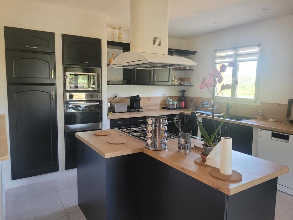 Kitchen or kitchenette, Kitchen or kitchenette
