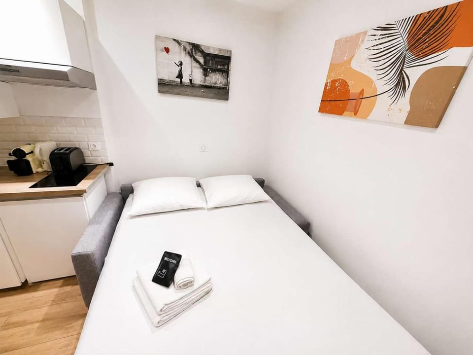Studio cosy rue du faubourg saint denis paris 10 Apartment in Paris