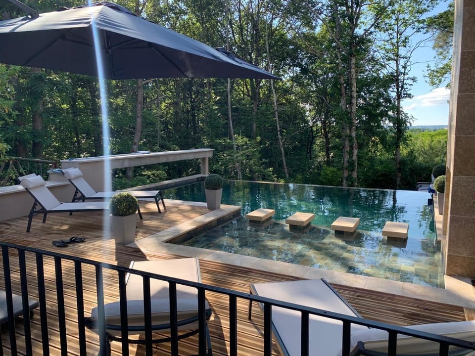 Balcony/Terrace, Swimming pool, sunbed