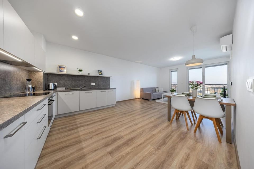 Kitchen or kitchenette, Dining area, dishwasher, minibar, oven, pet friendly, stove, toaster