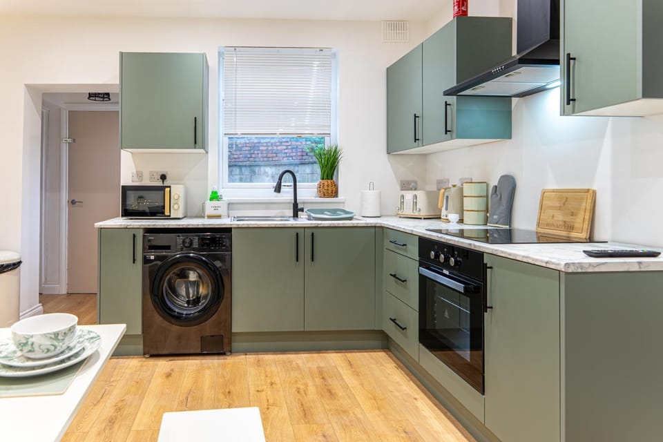 TV and multimedia, Coffee/tea facilities, Kitchen or kitchenette, microwave, oven, pet friendly, stove, toaster