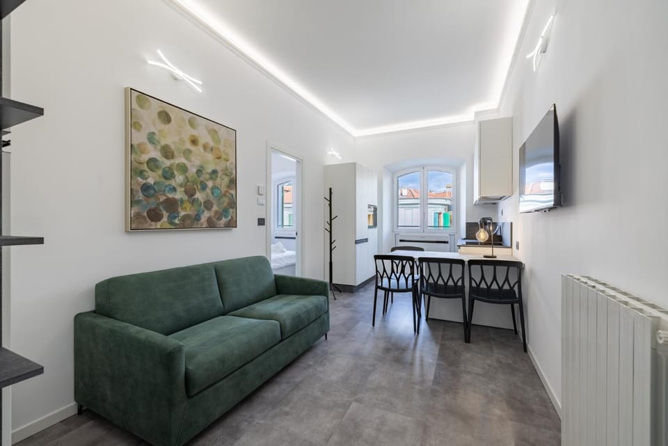 TV and multimedia, Kitchen or kitchenette, Living room, Seating area, Dining area
