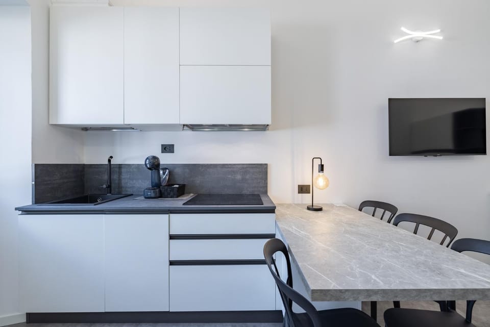 TV and multimedia, Kitchen or kitchenette, Dining area, stove