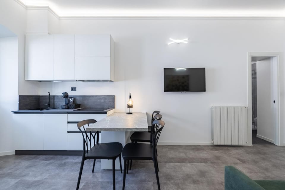 TV and multimedia, Kitchen or kitchenette, Living room, Seating area, Dining area, internet, stove