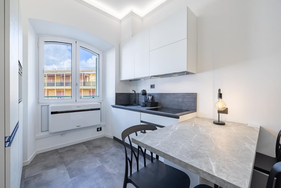 Kitchen or kitchenette, Dining area, oven, stove
