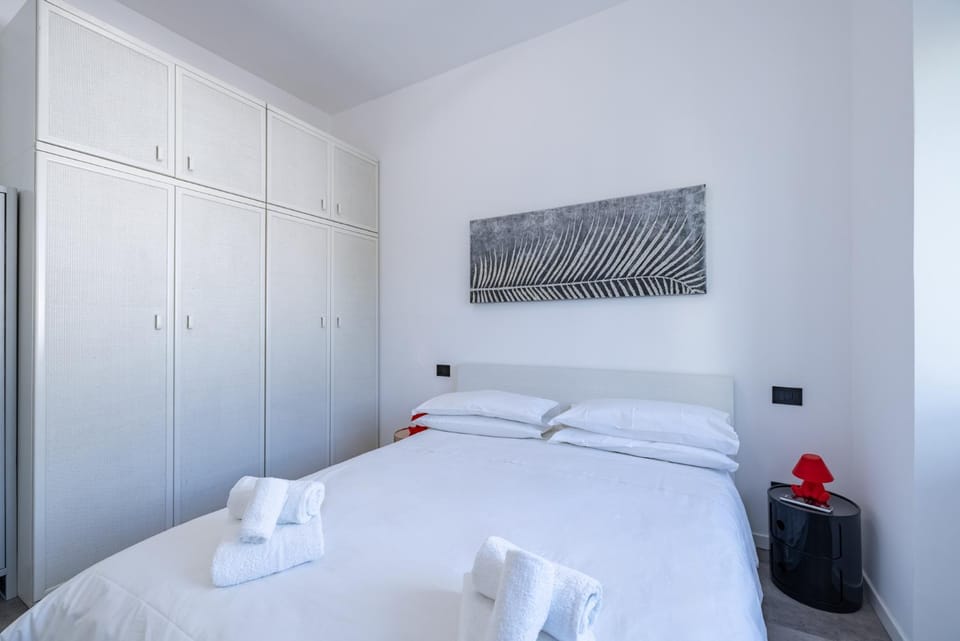Bed, Photo of the whole room, Bedroom, towels, wardrobe