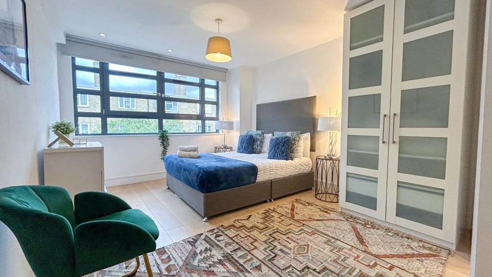 Bed, View (from property/room), Photo of the whole room, Decorative detail, Seating area, Bedroom, heating, internet, storage, towels, wardrobe