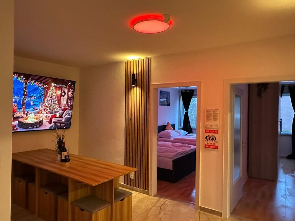 Communal lounge/ TV room, TV and multimedia, Living room, Photo of the whole room, Seating area, Dining area, Evening entertainment, internet