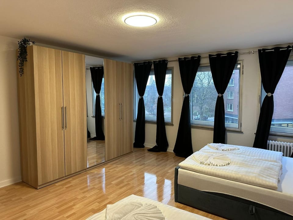 Bed, Photo of the whole room, Bedroom, internet, towels, wardrobe