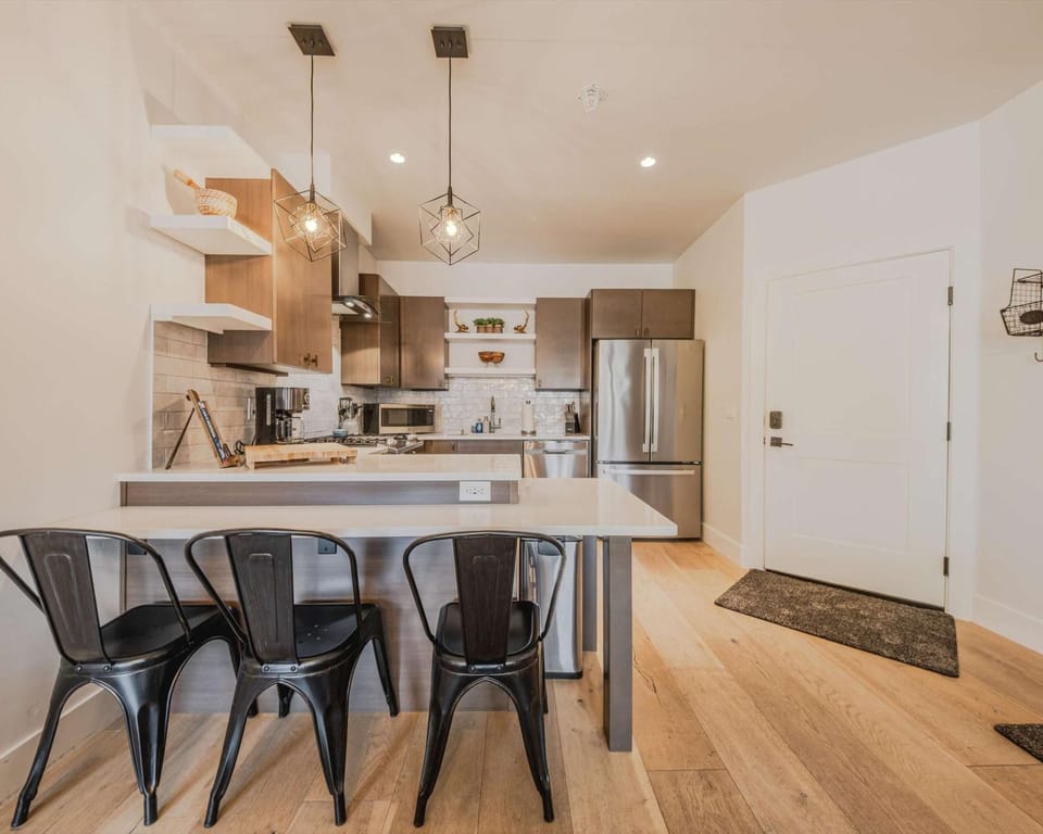 Whitefish Loft Downtown Condo for 6 House in Whitefish