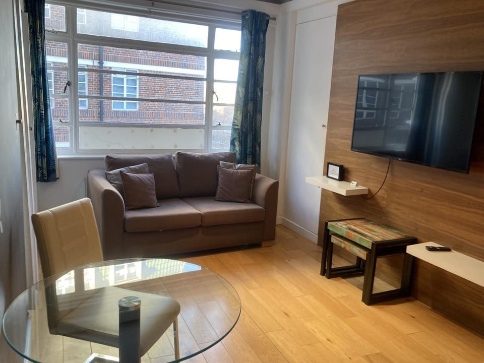 NELL GWYNN HOUSE - Charming One Bedroom Apartment with Air Con, Sloane Square, London Apartment in City of Westminster