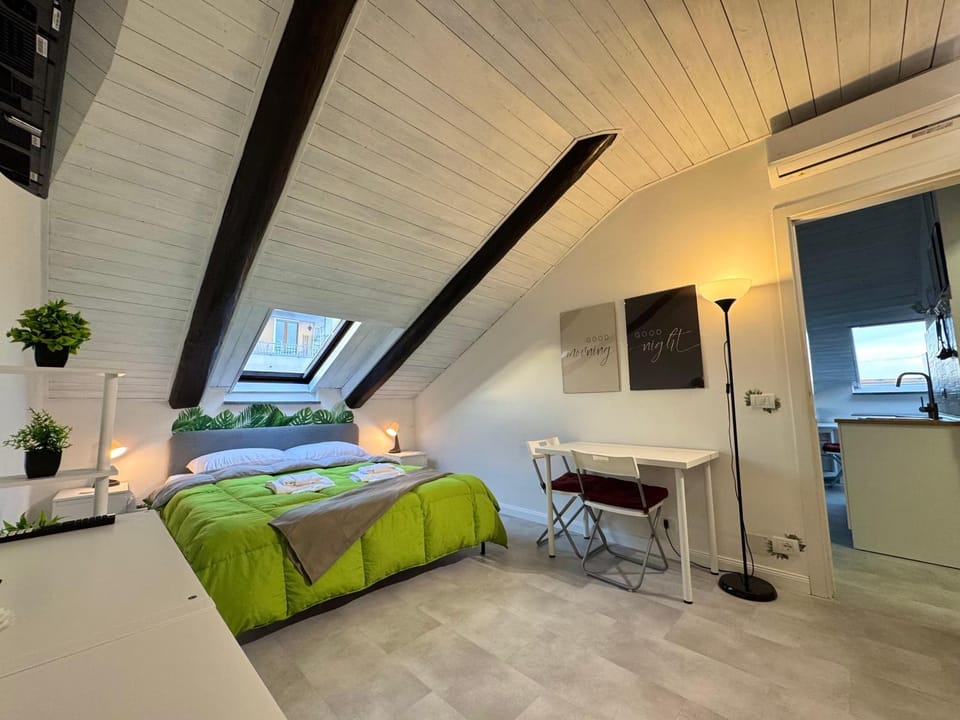 Bed, TV and multimedia, Seating area, Bedroom, heating, locker, towels, wardrobe, air conditioner