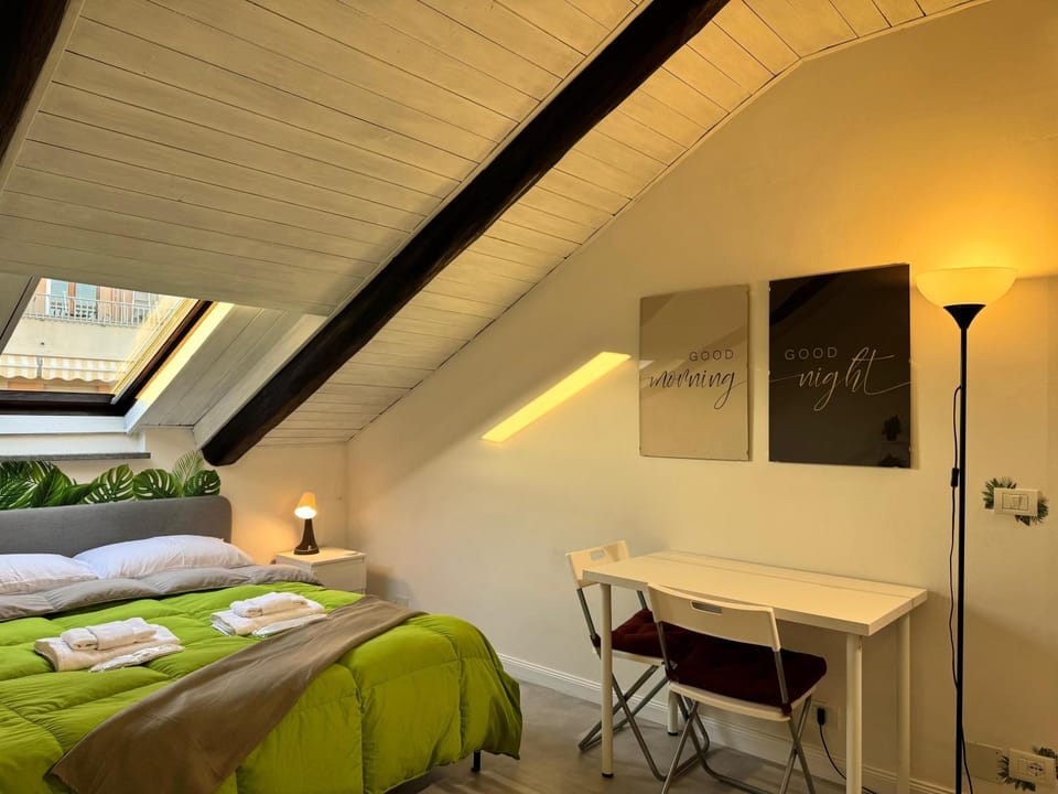 Bed, TV and multimedia, Seating area, Bedroom, heating, locker, towels, wardrobe, air conditioner