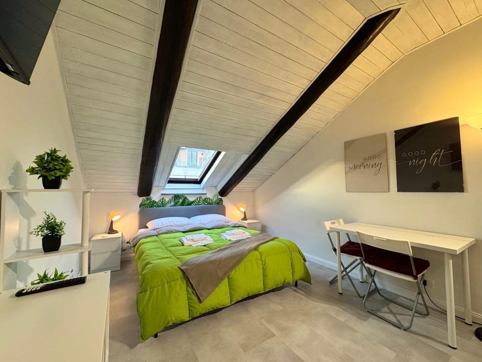 Bed, TV and multimedia, Seating area, Bedroom, heating, locker, towels, wardrobe, air conditioner