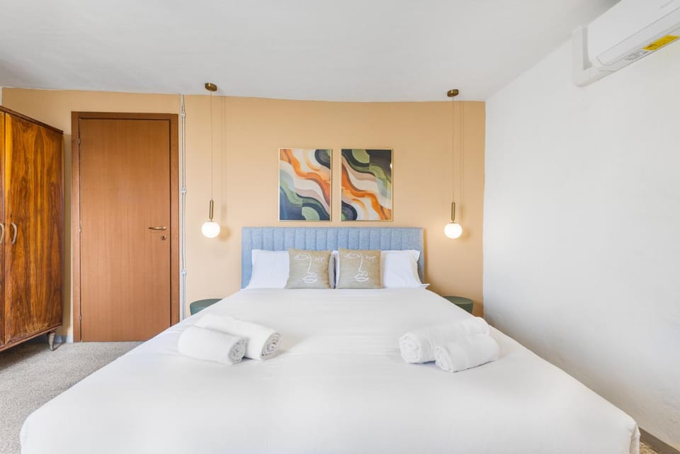 Casa Piazzetta - Lake Como WiFi & A-C Apartment in Colico