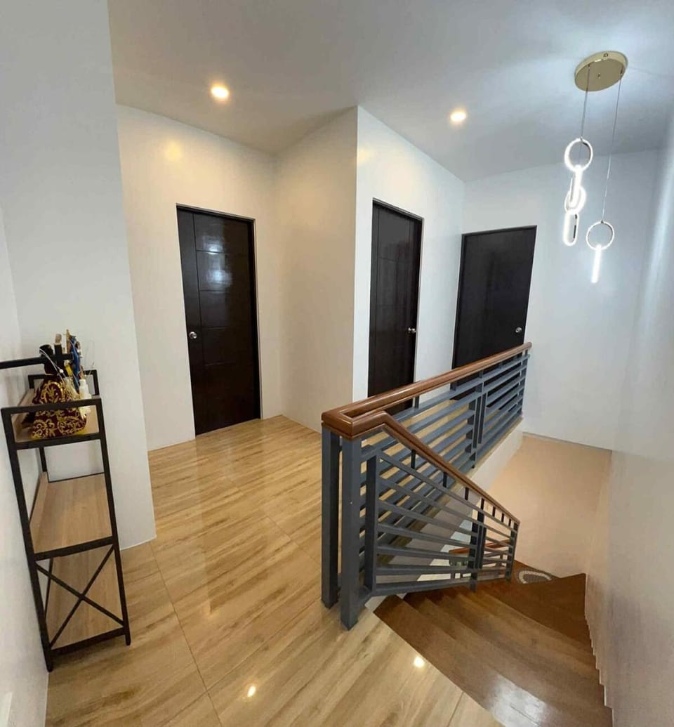 4 Bedroom House for 5-6 guests House in Las Pinas