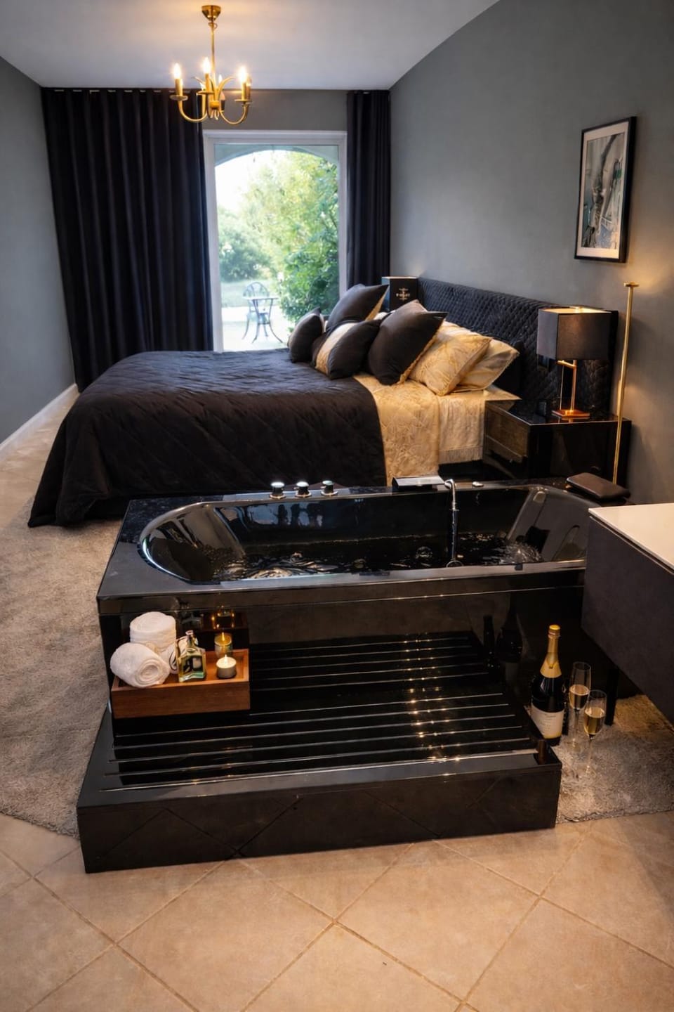 Toilet, Bed, Hot Tub, Bathroom, Photo of the whole room, Bedroom, Pool view