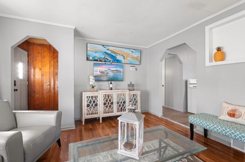 Serenity Home Free Parking & Wine Apartment in Burbank