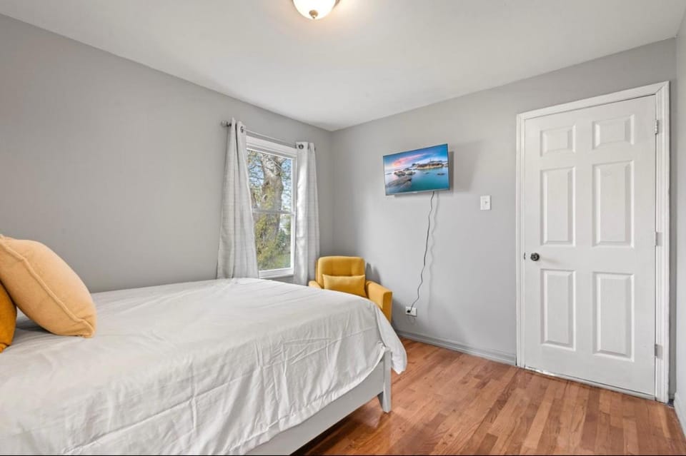 Serenity Home Free Parking & Wine Apartment in Burbank