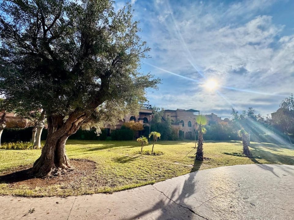 Stylish Atlas Golf Resort Getaway - Free Breakfast, Rooftop Patio, Pool, Views Apartment in Marrakesh