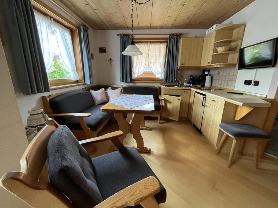 TV and multimedia, Kitchen or kitchenette, Dining area