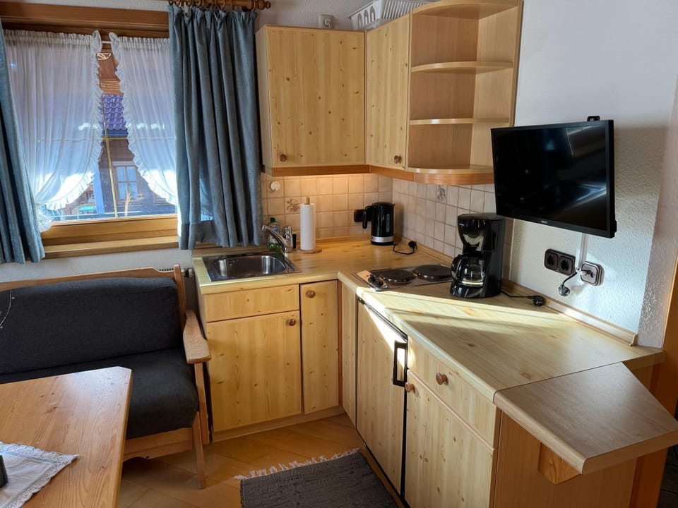 TV and multimedia, Coffee/tea facilities, Kitchen or kitchenette, stove